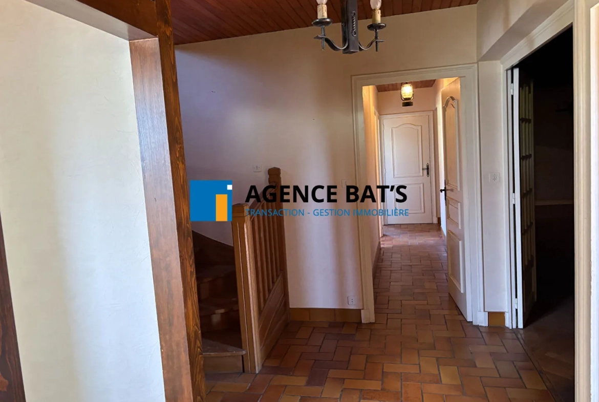 Maison spacieuse de 192 m² à Dunieres avec garage, atelier et vue agréable 