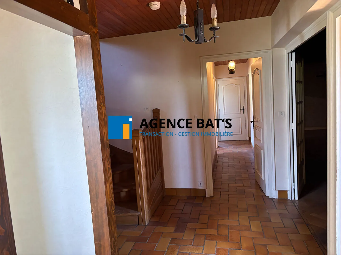 Maison spacieuse de 192 m² à Dunieres avec garage, atelier et vue agréable 