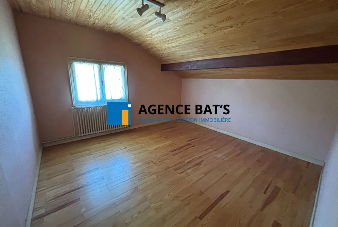 Maison spacieuse de 192 m² à Dunieres avec garage, atelier et vue agréable 