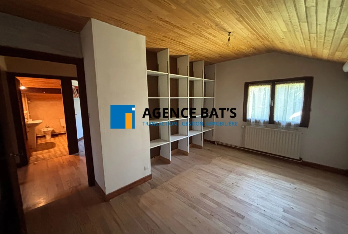 Maison spacieuse de 192 m² à Dunieres avec garage, atelier et vue agréable 
