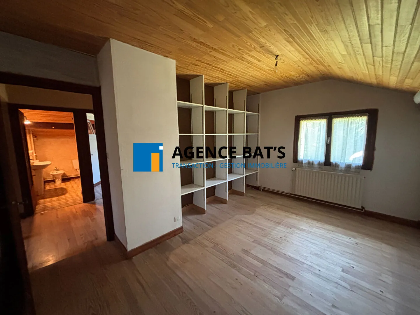 Maison spacieuse de 192 m² à Dunieres avec garage, atelier et vue agréable 