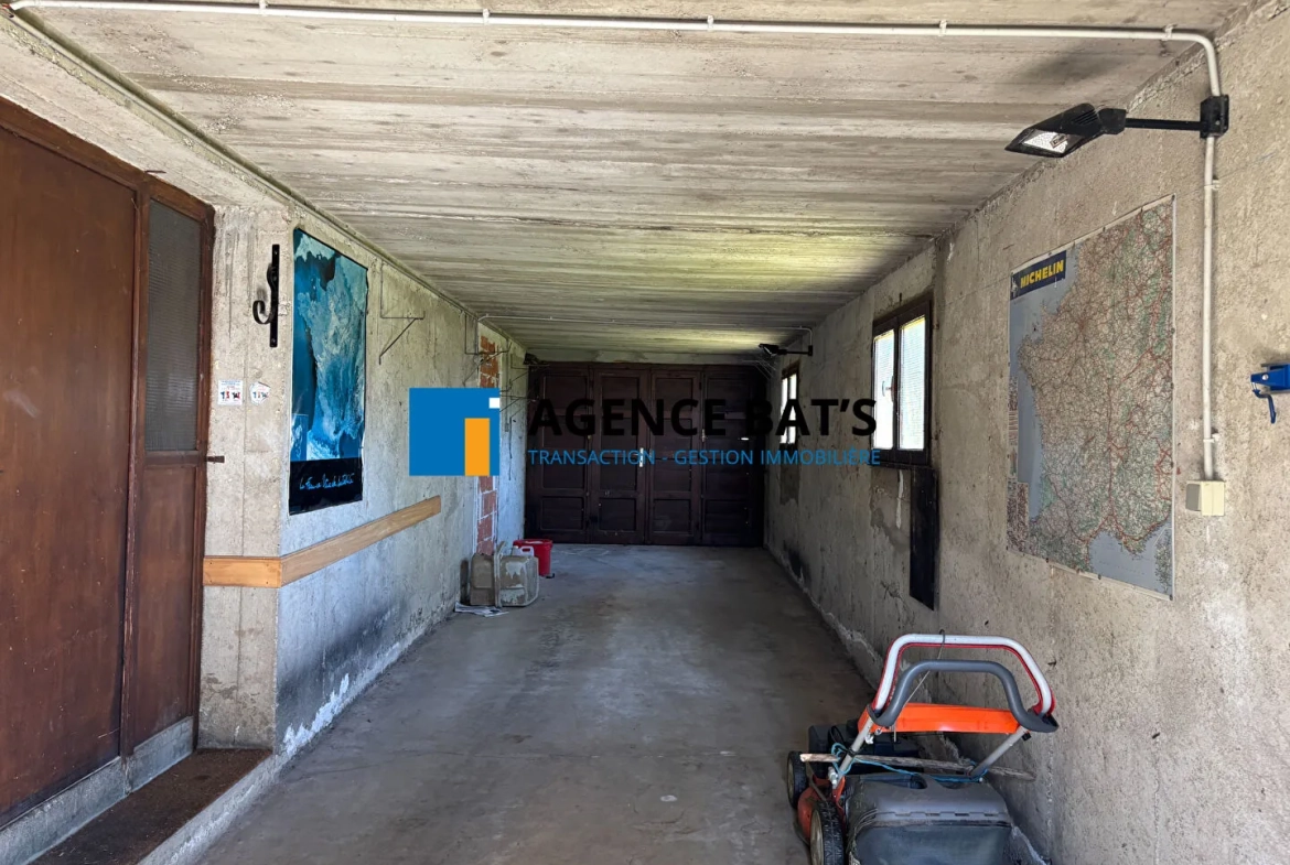 Maison spacieuse de 192 m² à Dunieres avec garage, atelier et vue agréable 