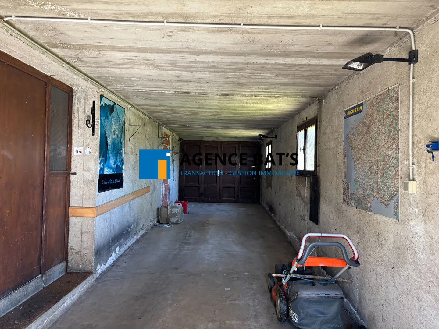 Maison spacieuse de 192 m² à Dunieres avec garage, atelier et vue agréable 