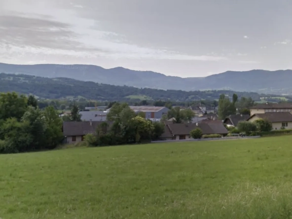 Terrain à bâtir de 585 m² à Albens, idéalement situé avec permis accepté