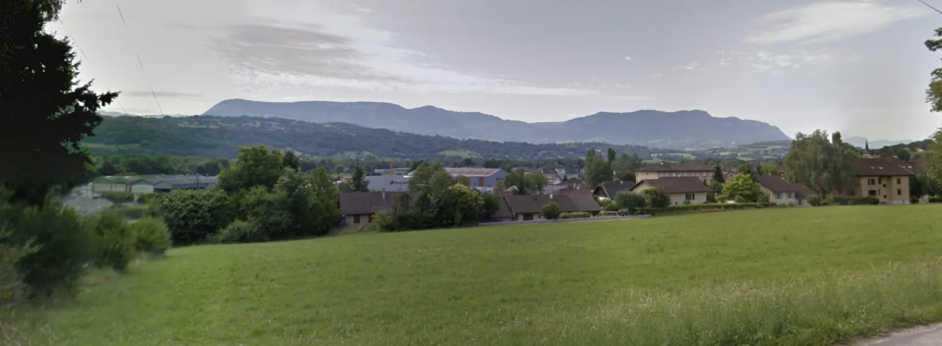 Terrain à bâtir de 585 m² à Albens, idéalement situé avec permis accepté 