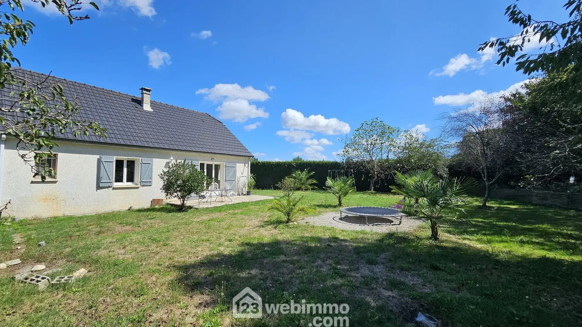 Maison de plain-pied à Baudreix de 86 m² avec terrain arboré 