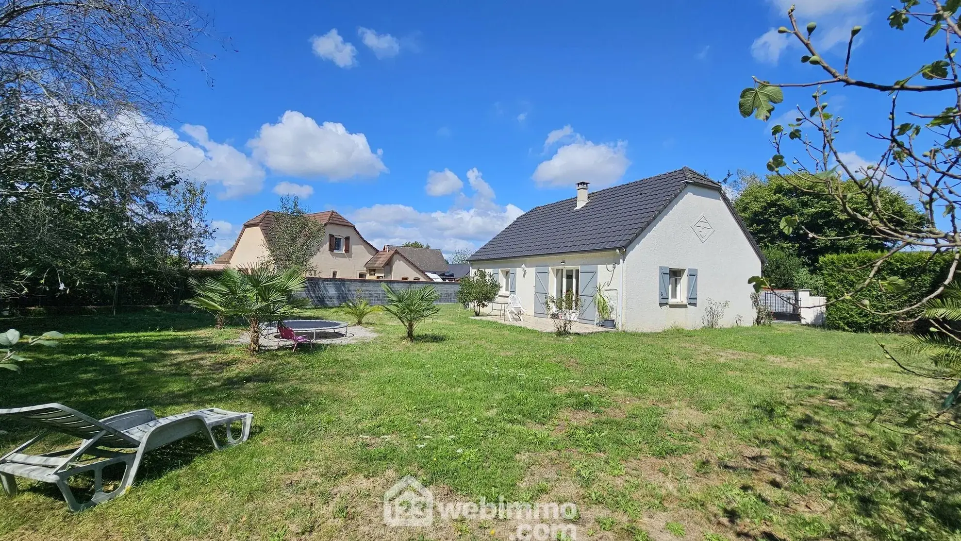 Maison de plain-pied à Baudreix de 86 m² avec terrain arboré 