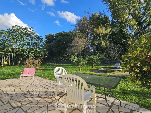 Maison de plain-pied à vendre à Baudreix avec 3 chambres et terrain arboré