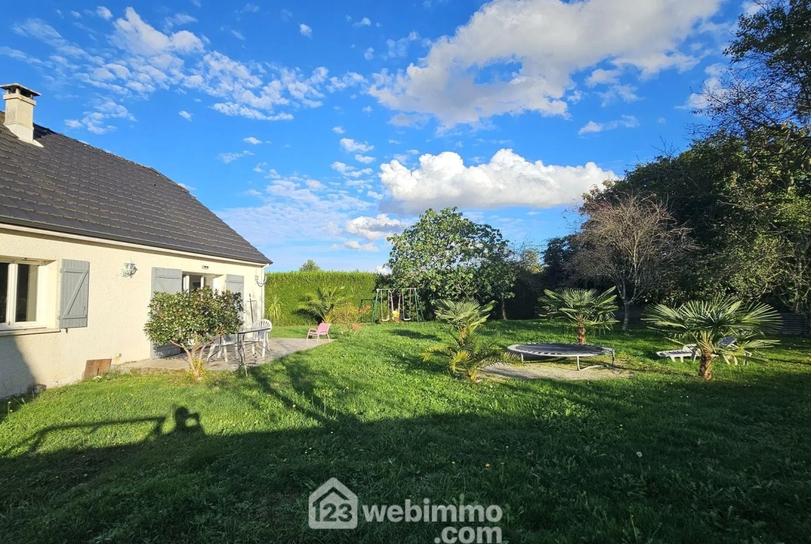 Maison de plain-pied à vendre à Baudreix avec 3 chambres et terrain arboré 