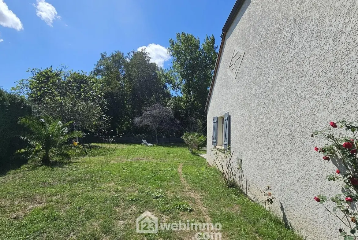 Maison de plain-pied à vendre à Baudreix avec 3 chambres et terrain arboré 