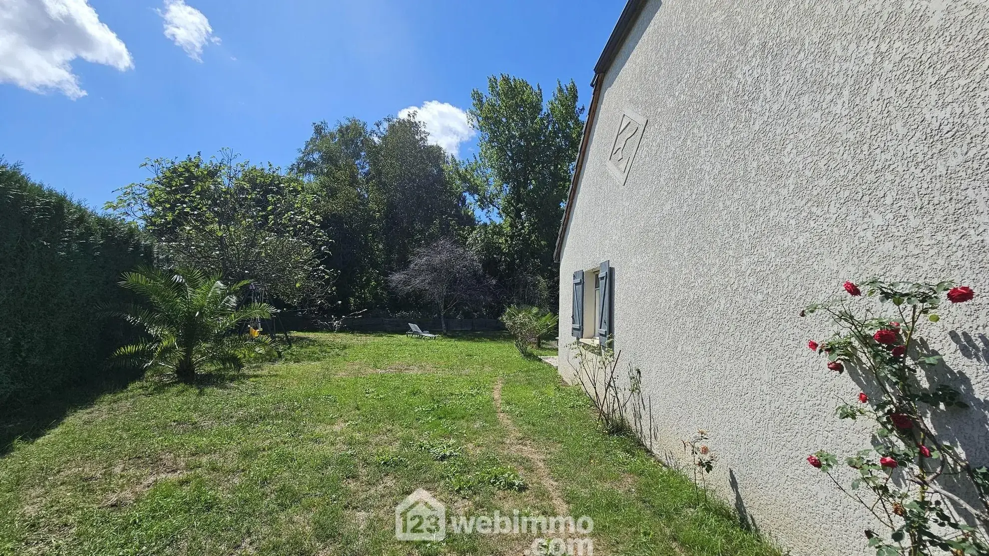 Maison de plain-pied à vendre à Baudreix avec 3 chambres et terrain arboré 