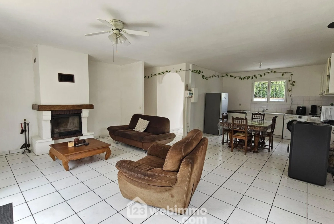 Maison de plain-pied à vendre à Baudreix avec 3 chambres et terrain arboré 