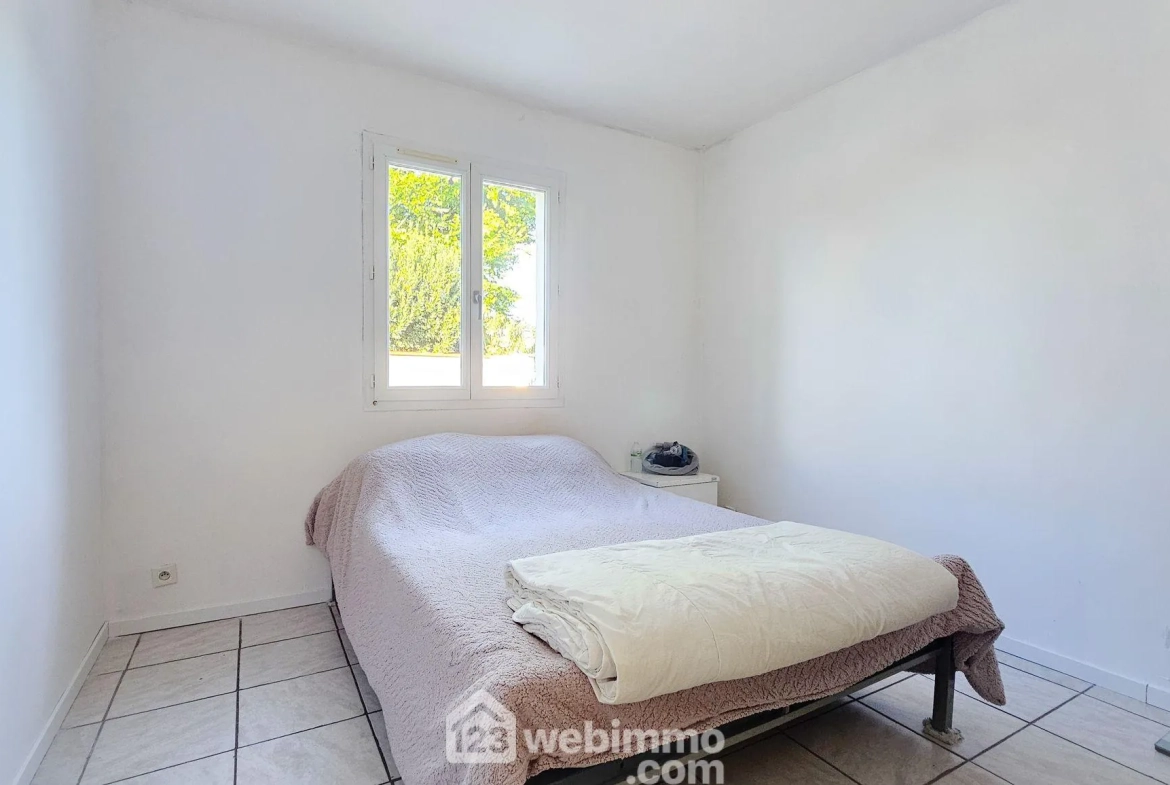 Maison de plain-pied à vendre à Baudreix avec 3 chambres et terrain arboré 