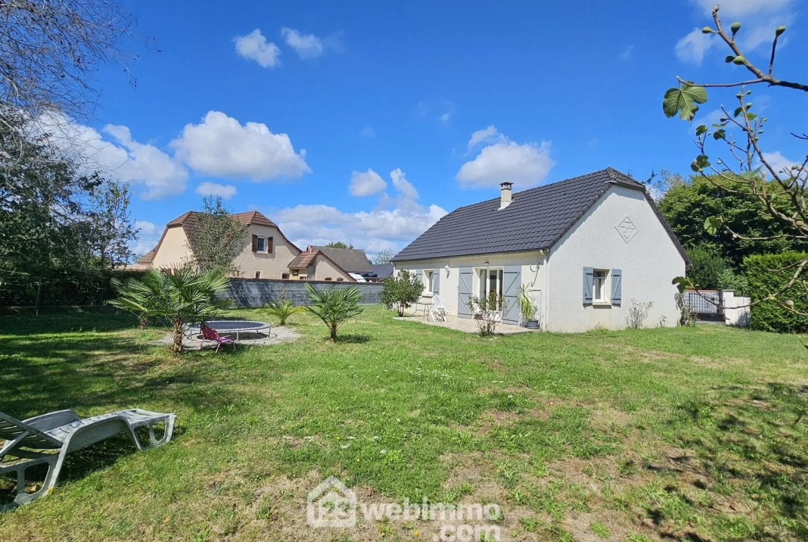 Maison de plain-pied à vendre à Baudreix avec 3 chambres et terrain arboré 
