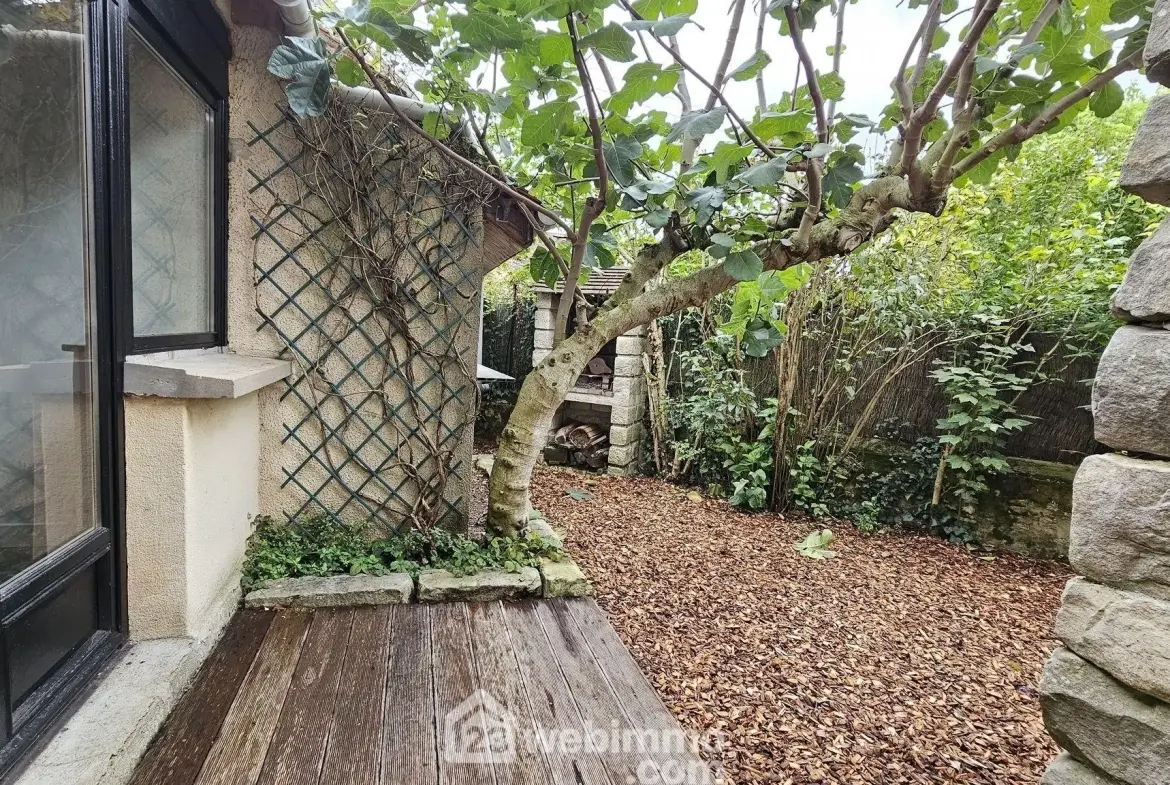 Maison en pierre de 75 m² à Milly-la-Forêt avec terrasse arborée 