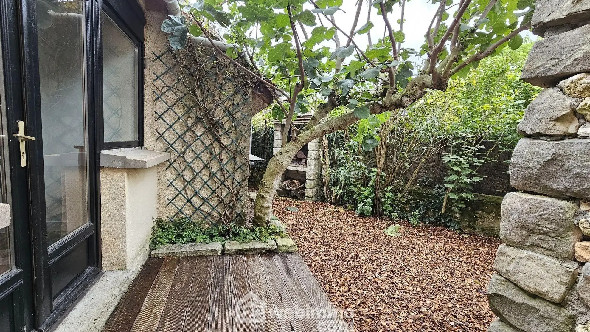 Maison en pierre de 75 m² à Milly-la-Forêt avec terrasse arborée 