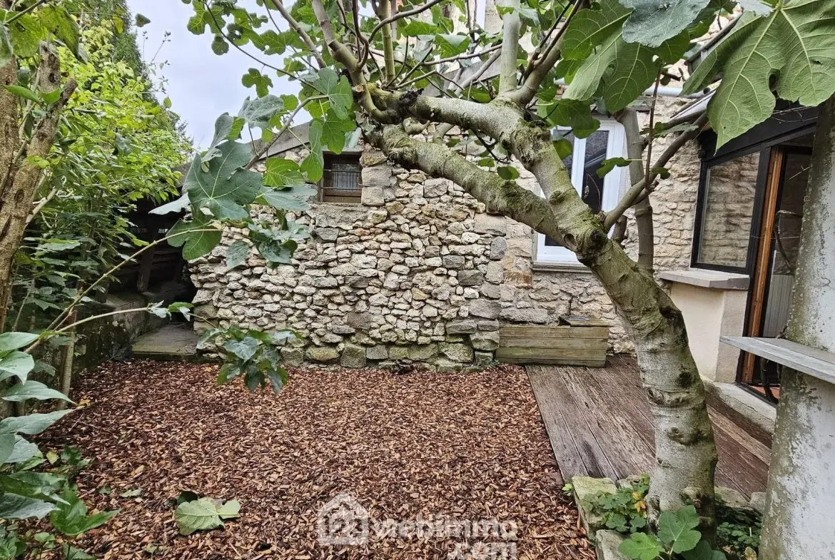 Maison en pierre de 75 m² à Milly-la-Forêt avec terrasse arborée 