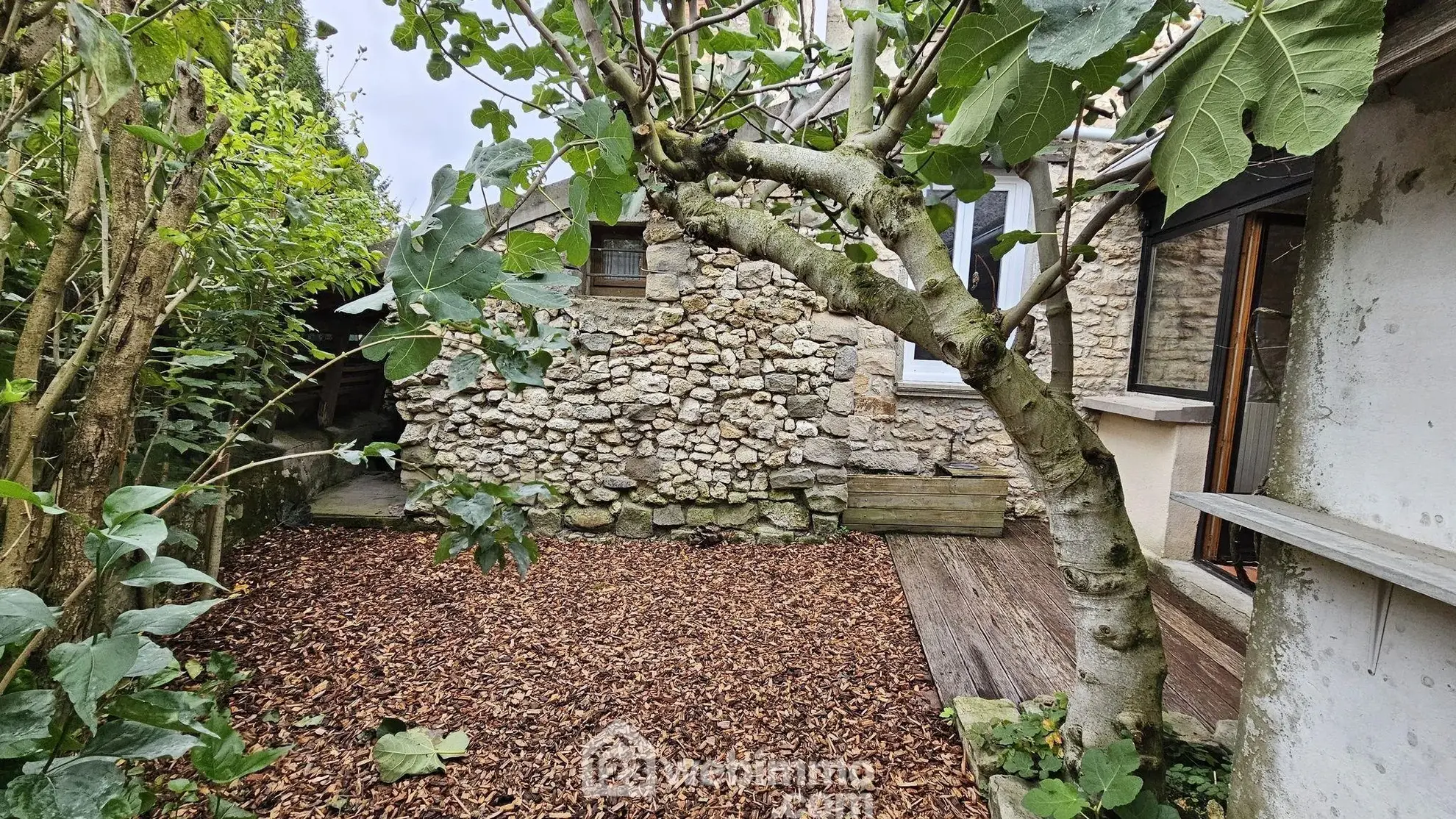 Maison en pierre de 75 m² à Milly-la-Forêt avec terrasse arborée 