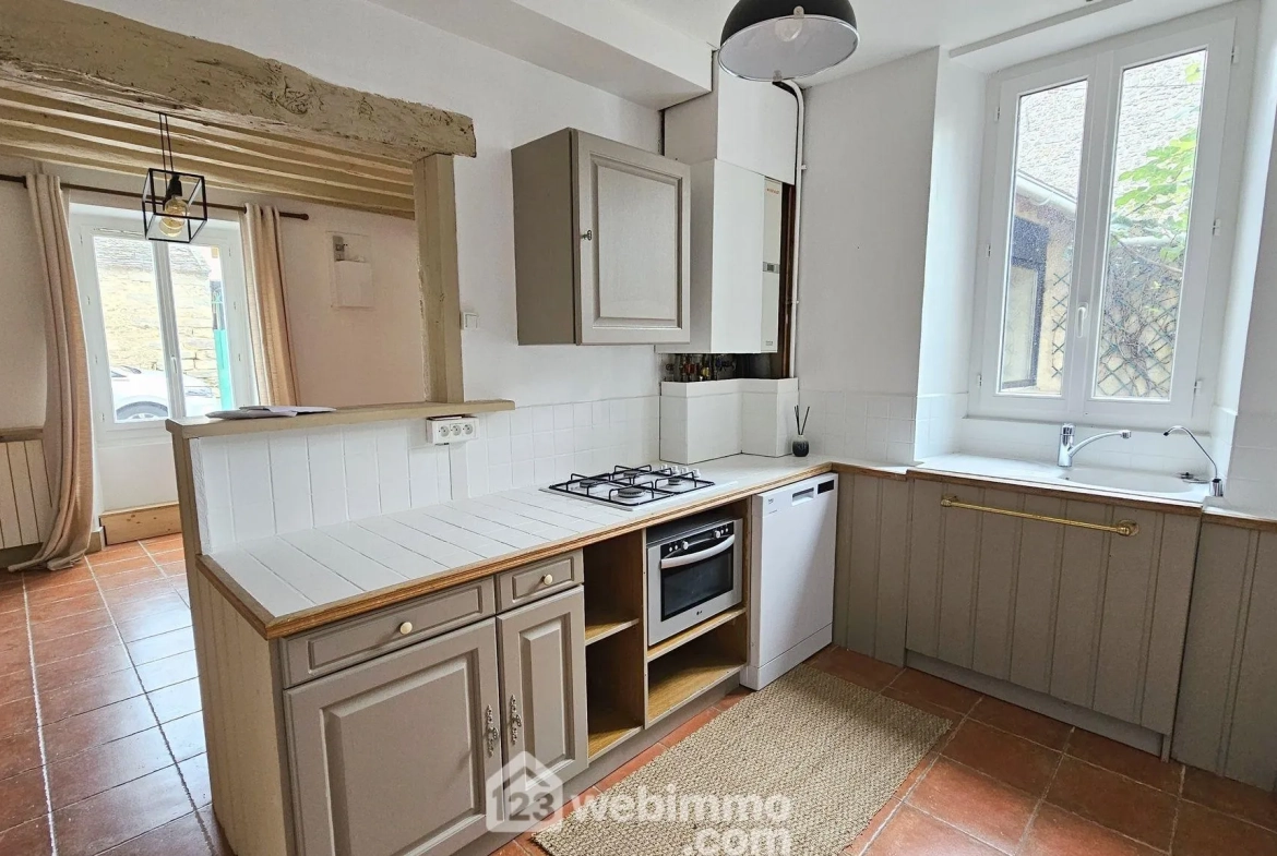 Maison en pierre de 75 m² à Milly-la-Forêt avec terrasse arborée 