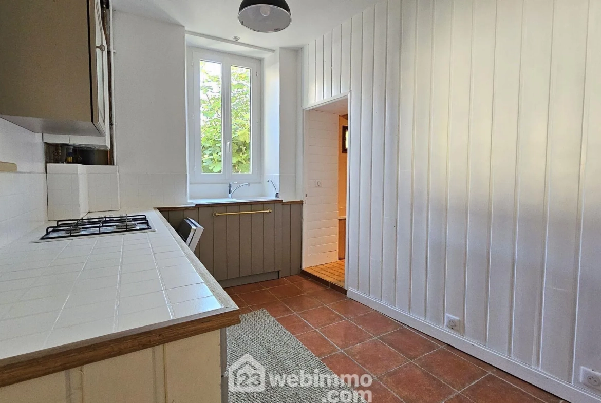 Maison en pierre de 75 m² à Milly-la-Forêt avec terrasse arborée 