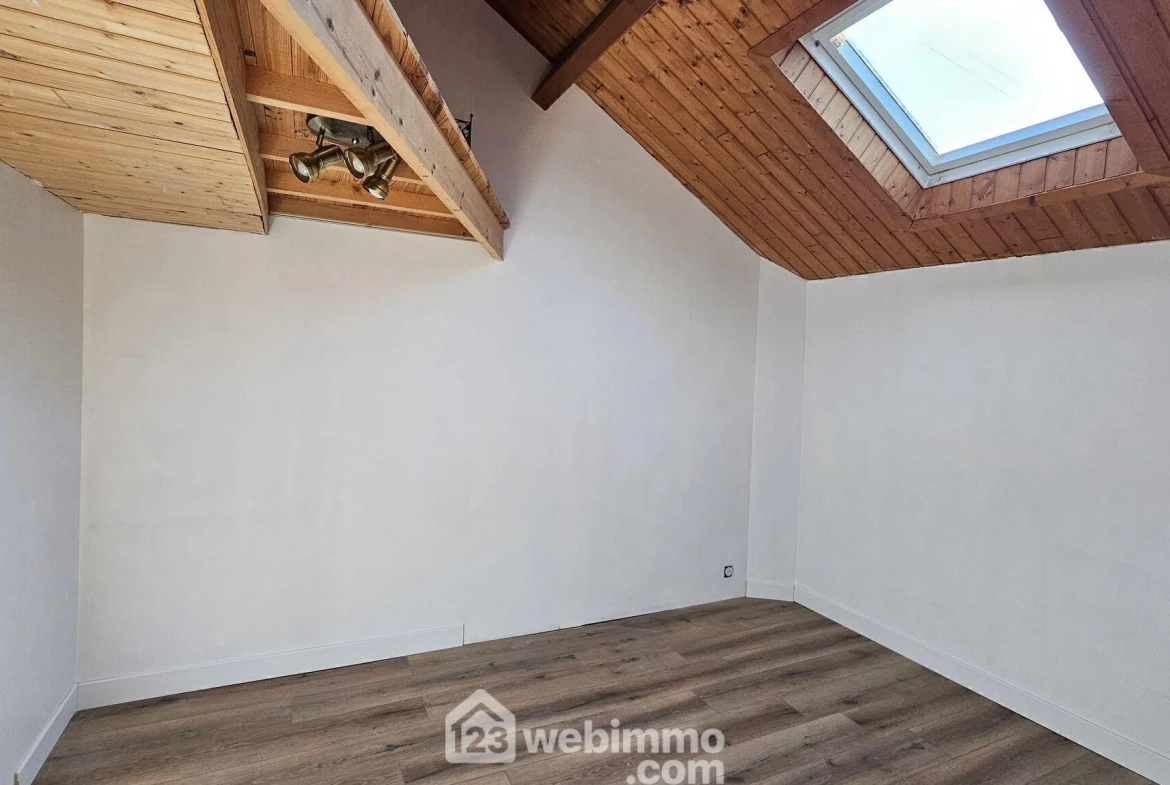 Maison en pierre de 75 m² à Milly-la-Forêt avec terrasse arborée 