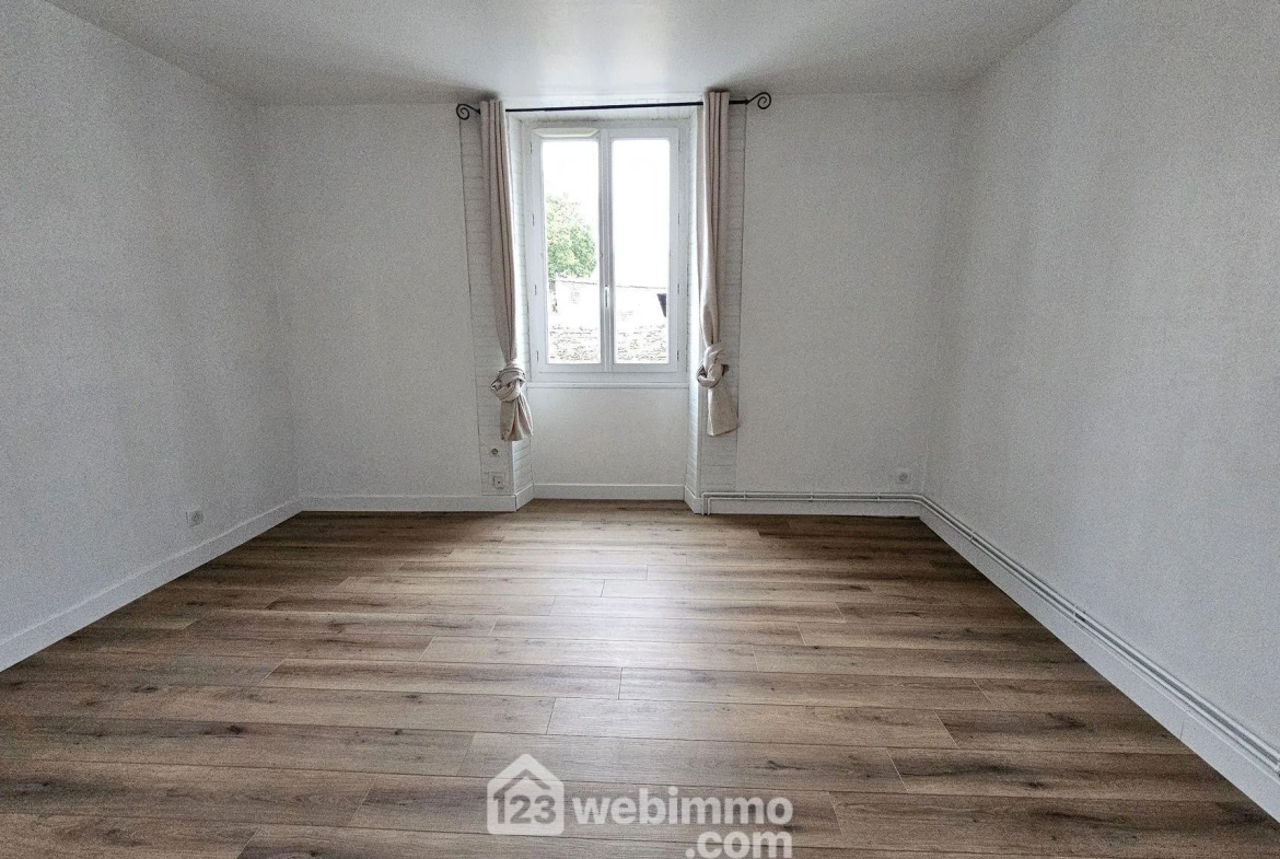 Maison en pierre de 75 m² à Milly-la-Forêt avec terrasse arborée 