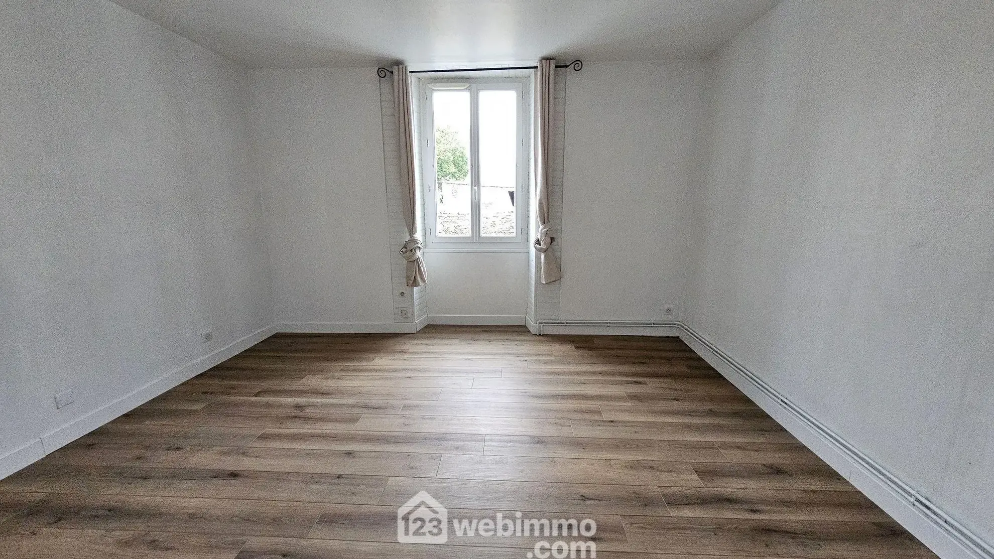 Maison en pierre de 75 m² à Milly-la-Forêt avec terrasse arborée 