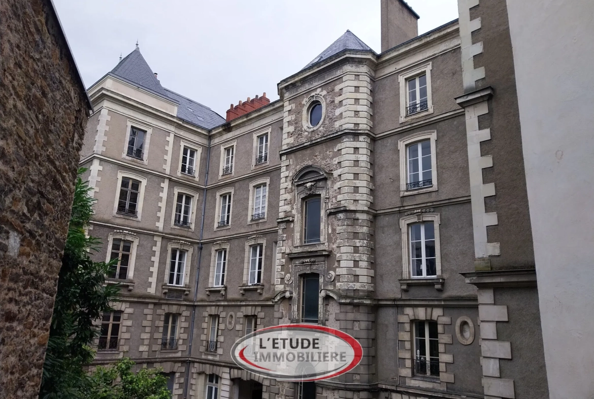 Local professionnel de 17 m² dans le centre historique de Nantes 
