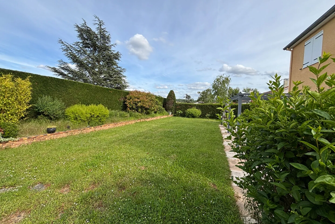 Villa à Roche-la-Molière de 120 m² avec 4 chambres et terrain clos 601 m² 