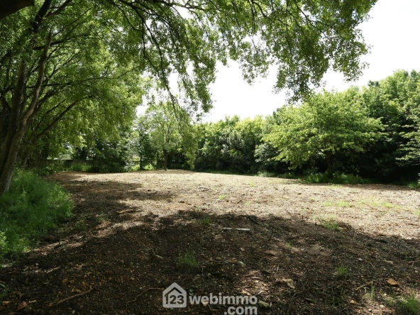 Terrain à bâtir de 725 m² à Bourgneuf, environnement boisé et sécurisé