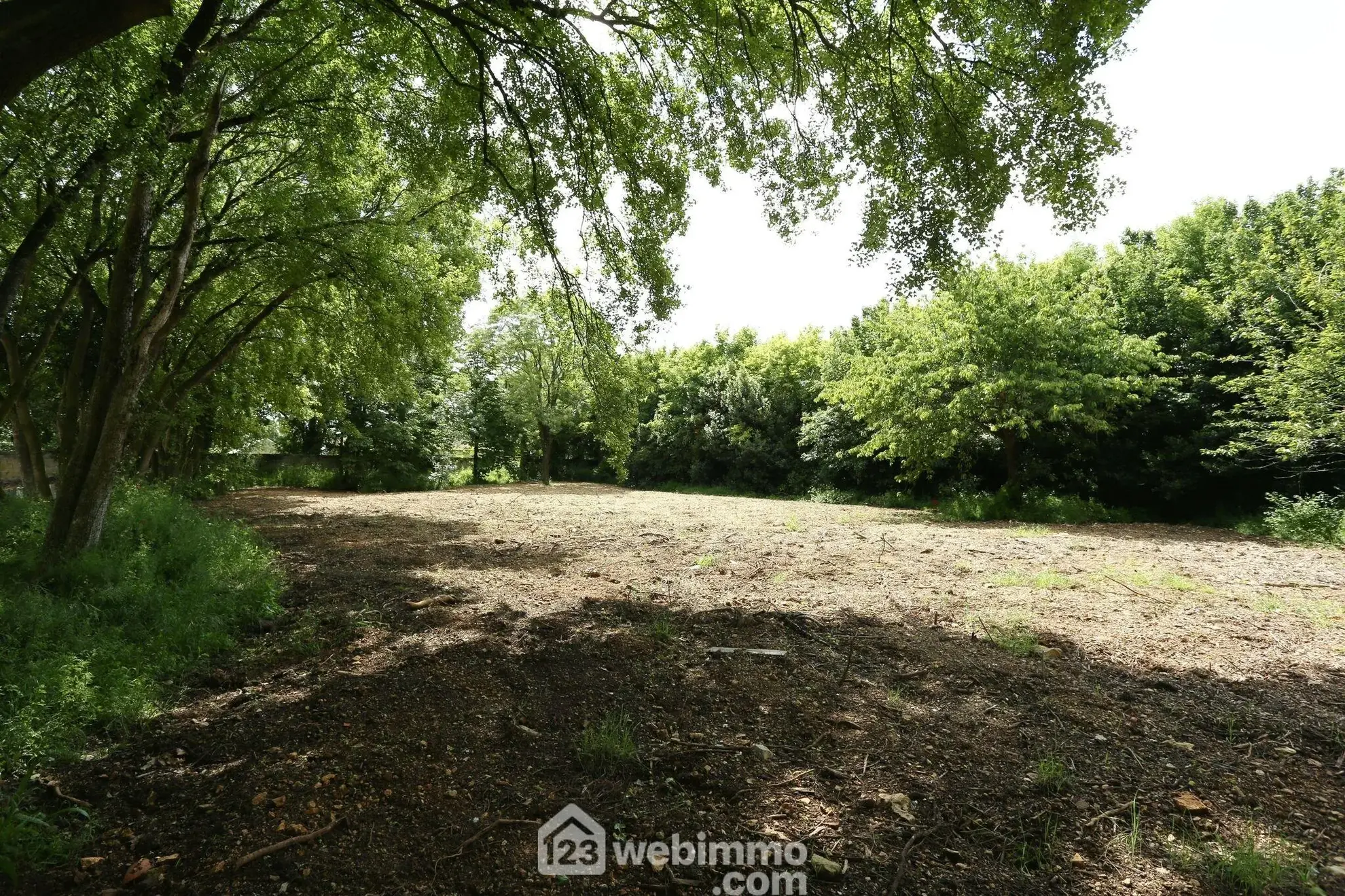 Terrain à bâtir de 725 m² à Bourgneuf, environnement boisé et sécurisé 