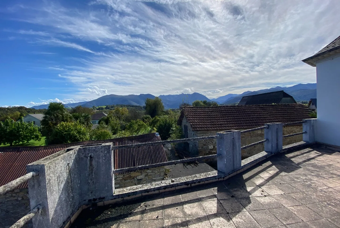Maison à Asson à rénover avec vue sur les Pyrénées et garage 