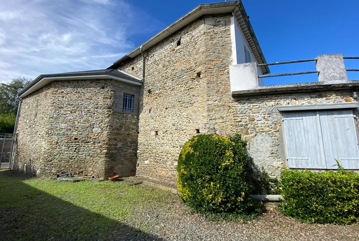 Maison à Asson à rénover avec vue sur les Pyrénées et garage 