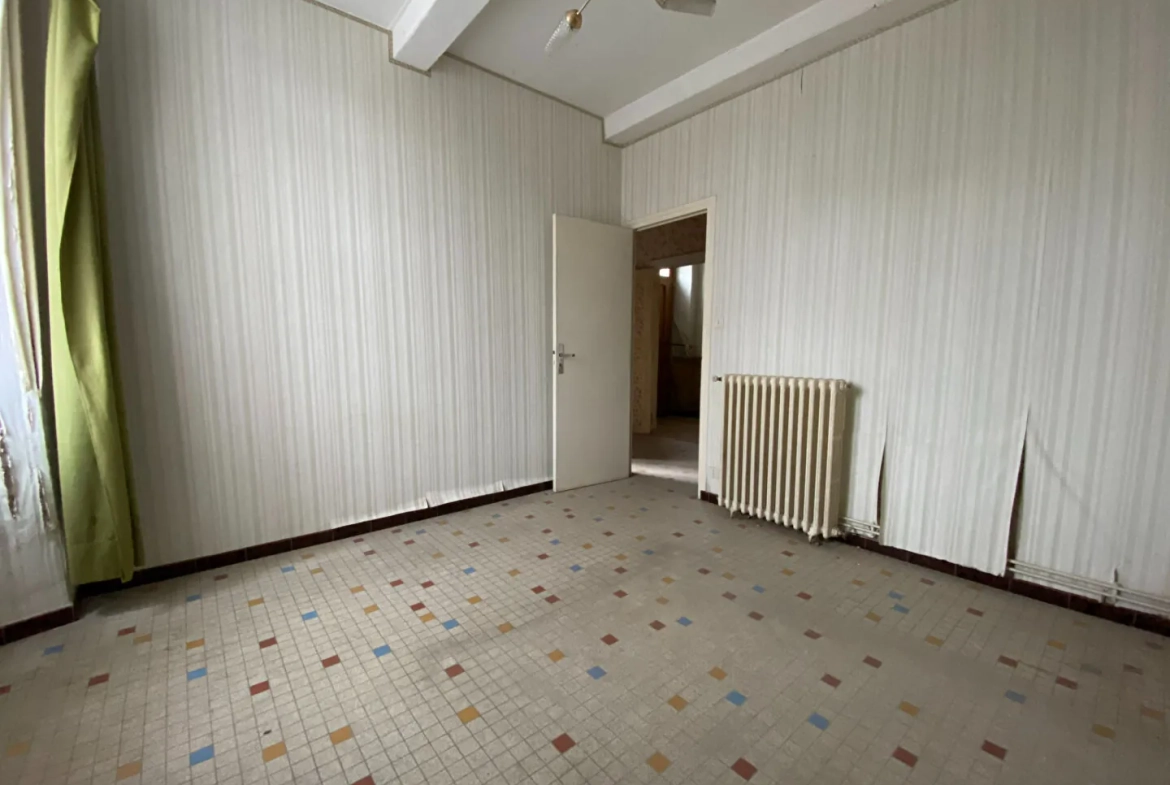 Maison à Asson à rénover avec vue sur les Pyrénées et garage 