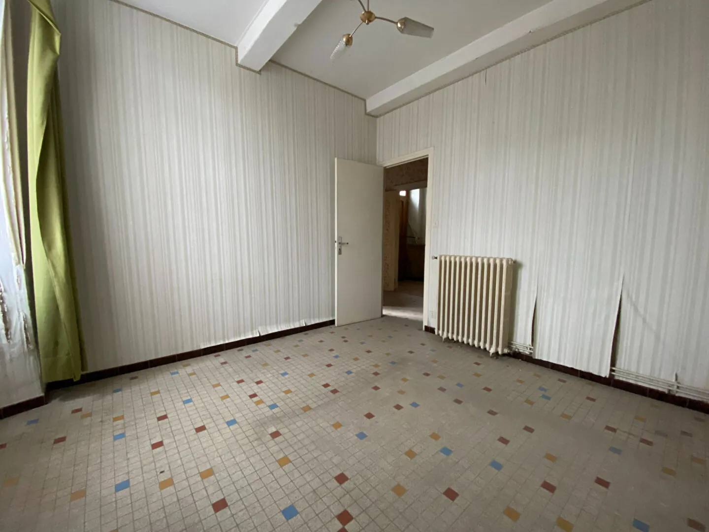 Maison à Asson à rénover avec vue sur les Pyrénées et garage 
