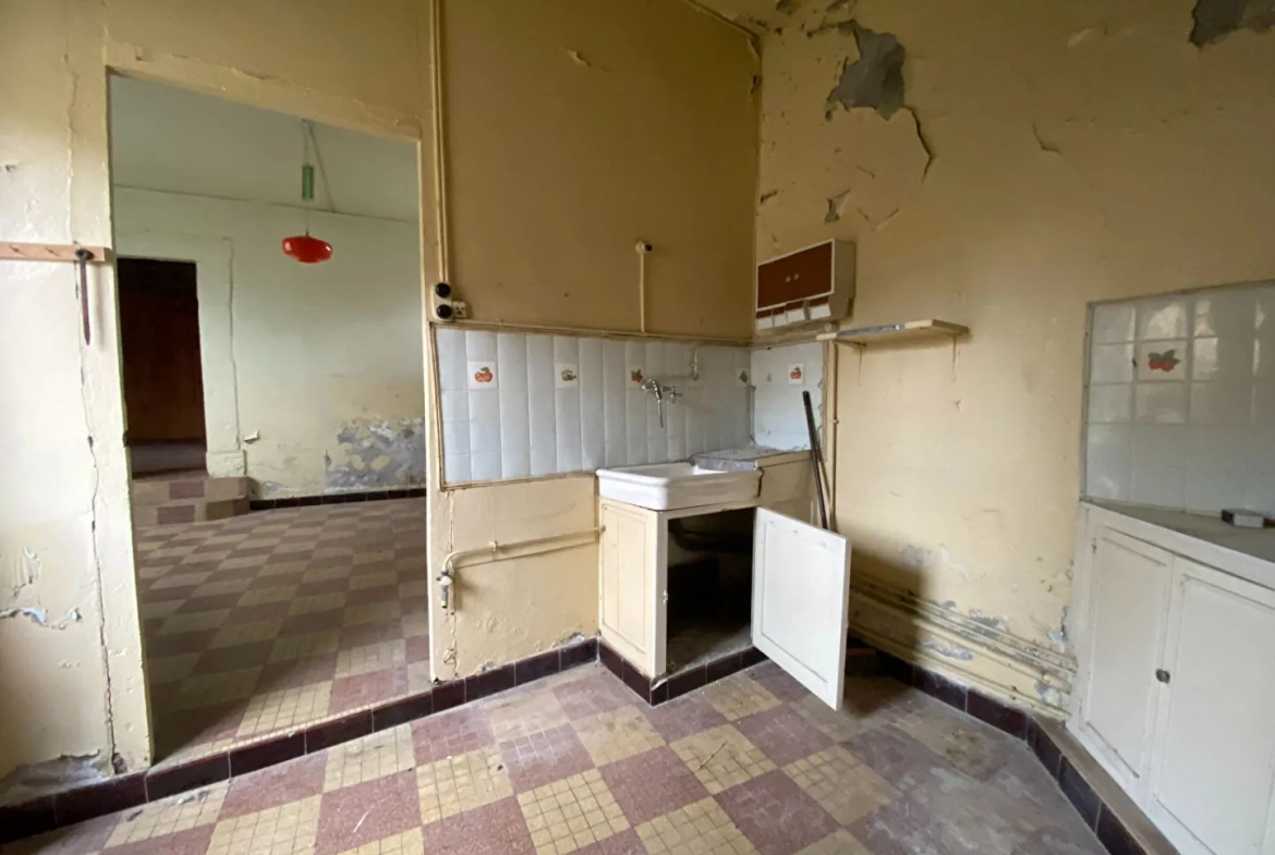 Maison à Asson à rénover avec vue sur les Pyrénées et garage 