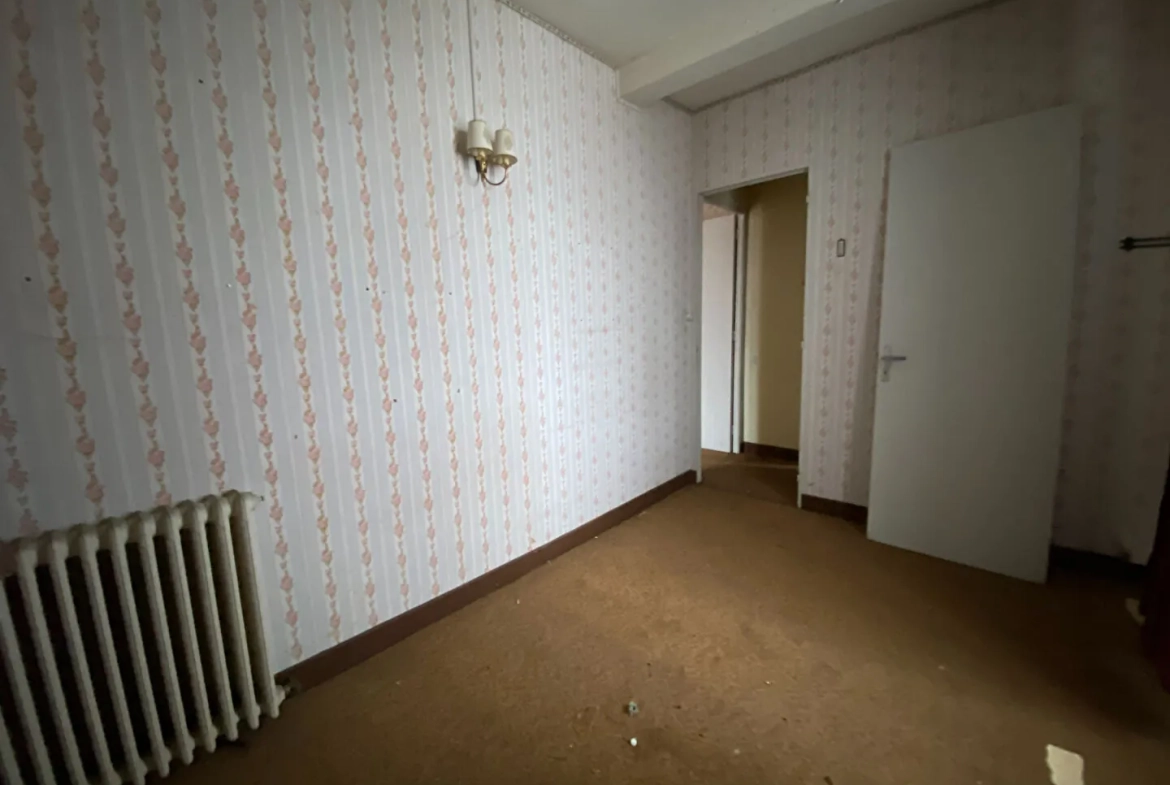 Maison à Asson à rénover avec vue sur les Pyrénées et garage 