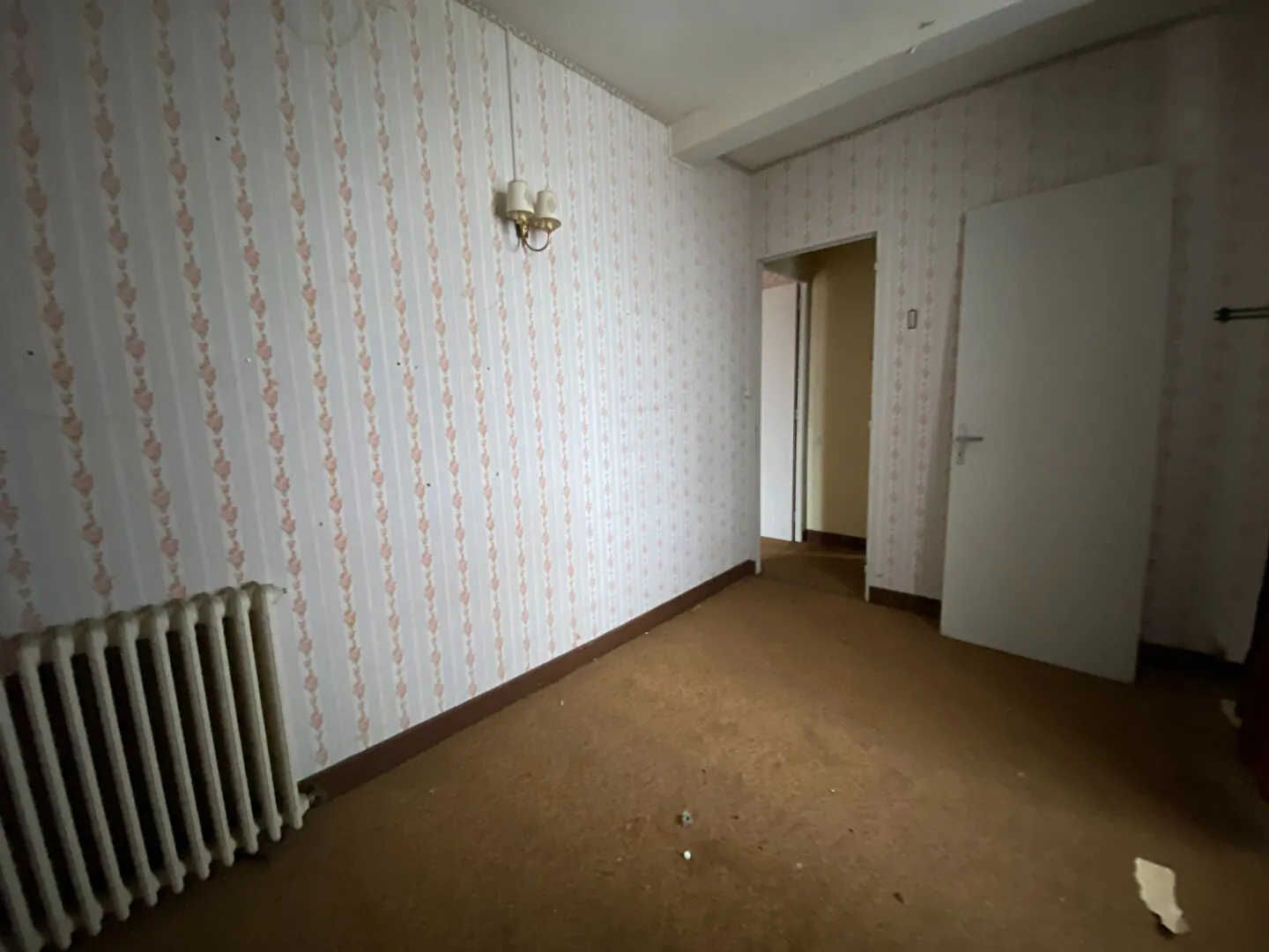 Maison à Asson à rénover avec vue sur les Pyrénées et garage 