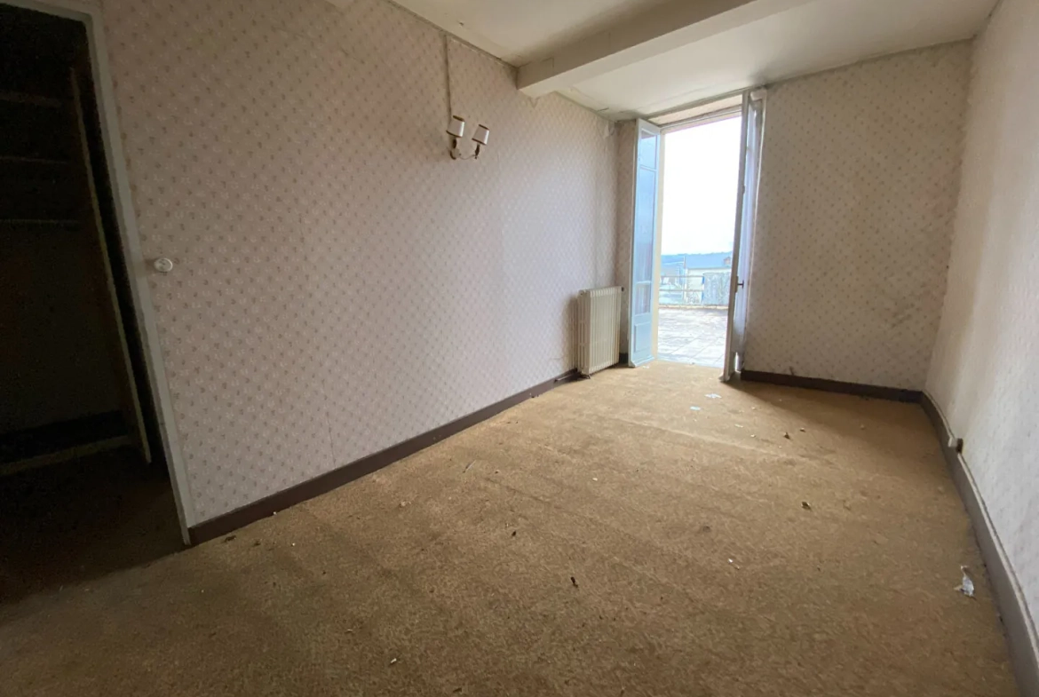 Maison à Asson à rénover avec vue sur les Pyrénées et garage 