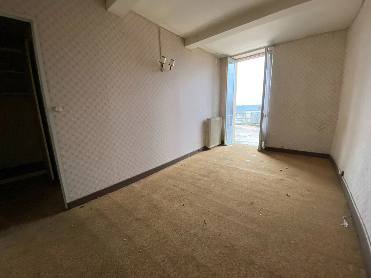 Maison à Asson à rénover avec vue sur les Pyrénées et garage 