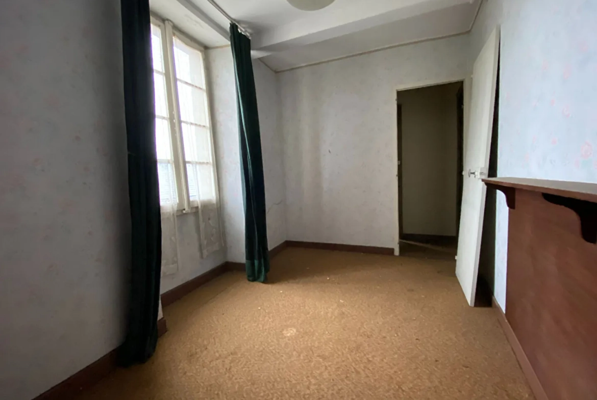 Maison à Asson à rénover avec vue sur les Pyrénées et garage 
