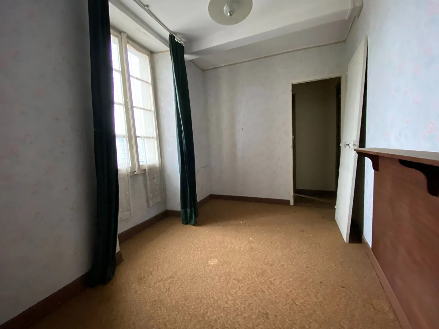 Maison à Asson à rénover avec vue sur les Pyrénées et garage 