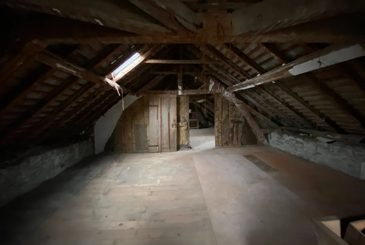 Maison à Asson à rénover avec vue sur les Pyrénées et garage 