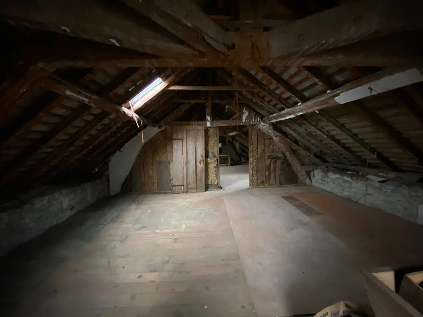 Maison à Asson à rénover avec vue sur les Pyrénées et garage 
