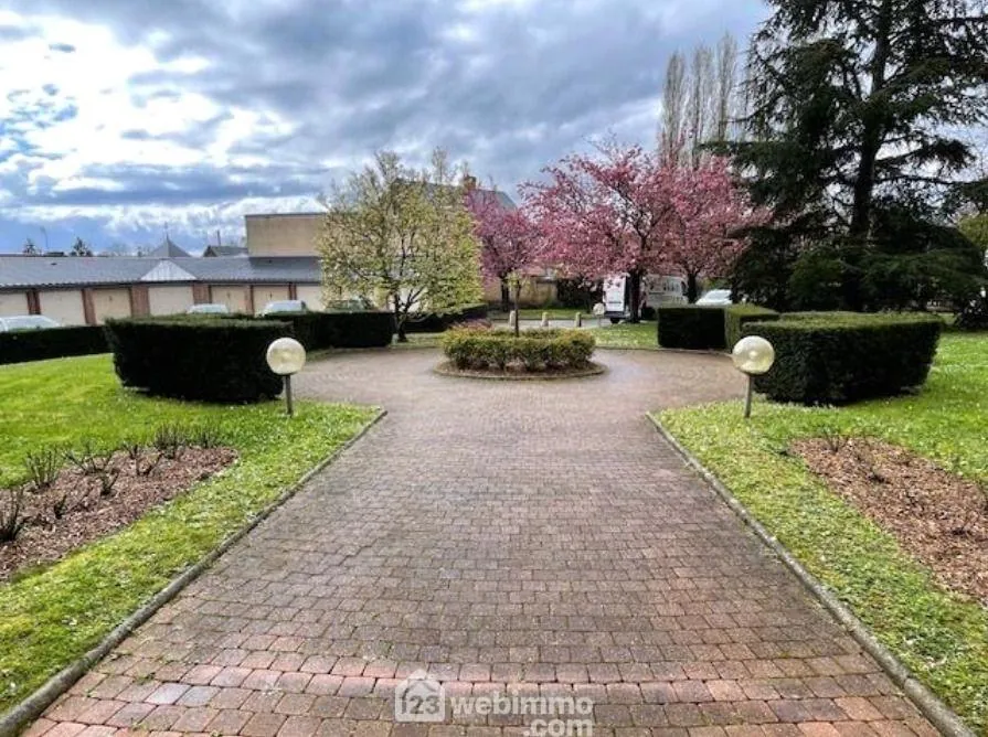Appartement à vendre à Chauny avec garage et cave, idéal pour investisseur ou jeune couple 