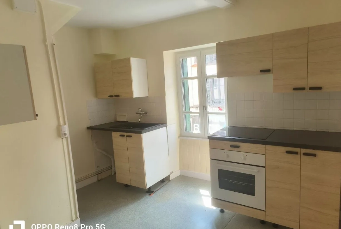 Charmante maison de village à Saint-Amant-Tallende de 51 m² avec garage 