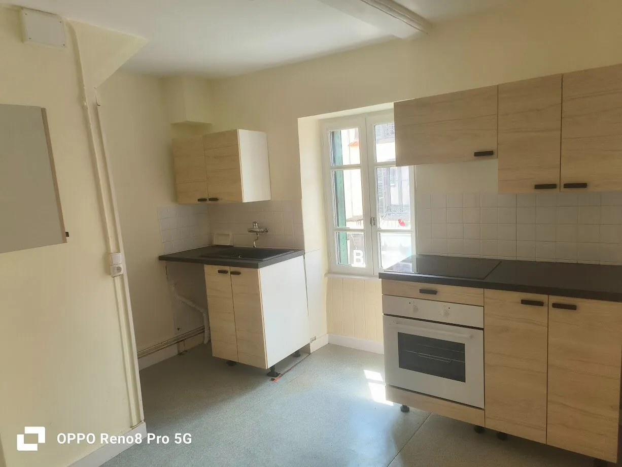 Charmante maison de village à Saint-Amant-Tallende de 51 m² avec garage 
