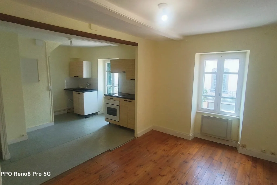 Charmante maison de village à Saint-Amant-Tallende de 51 m² avec garage 