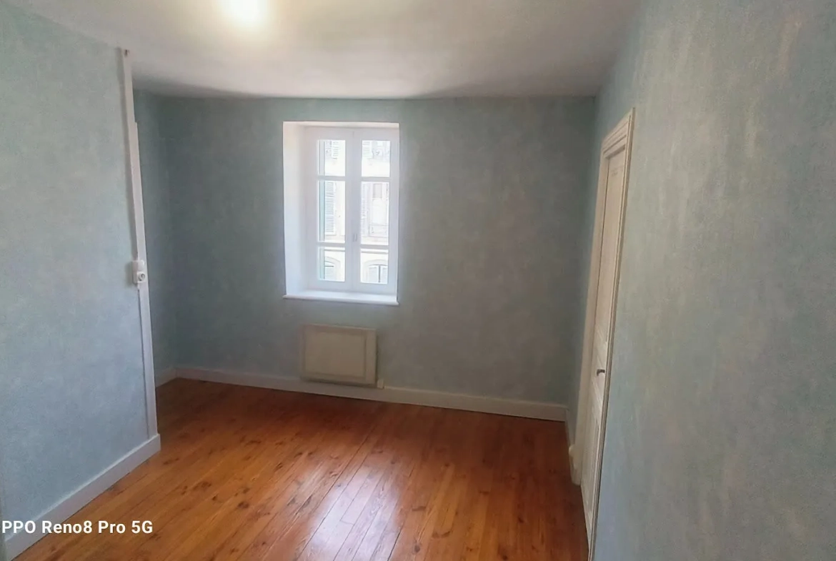 Charmante maison de village à Saint-Amant-Tallende de 51 m² avec garage 