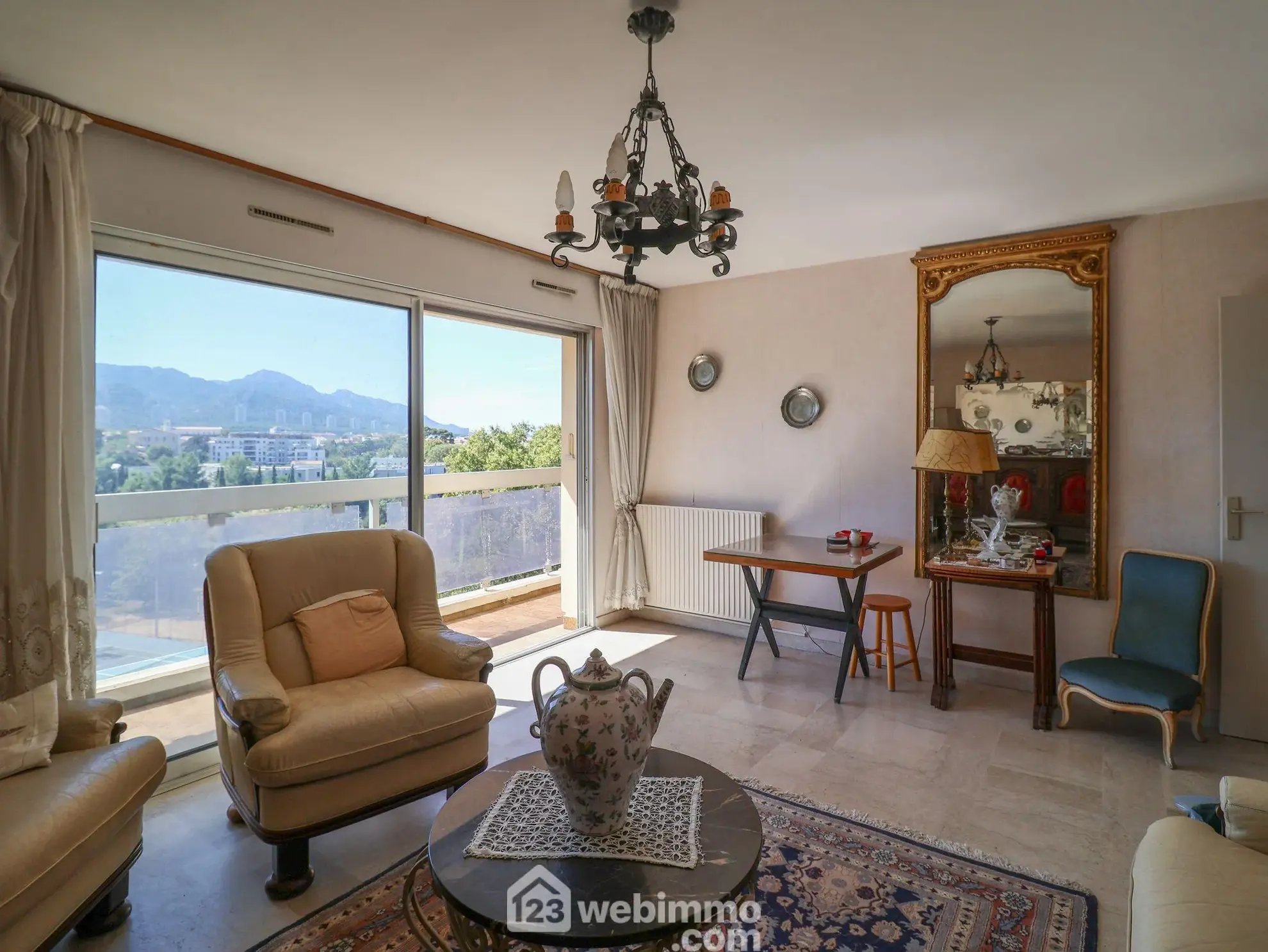 Appartement 3 pièces à vendre à Mazargues, Marseille, avec terrasse et garage 